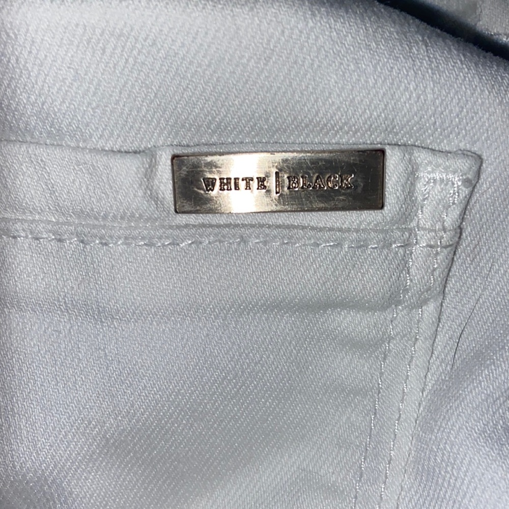 White House Black market Bermuda Short size 4. - Picture 3 of 6